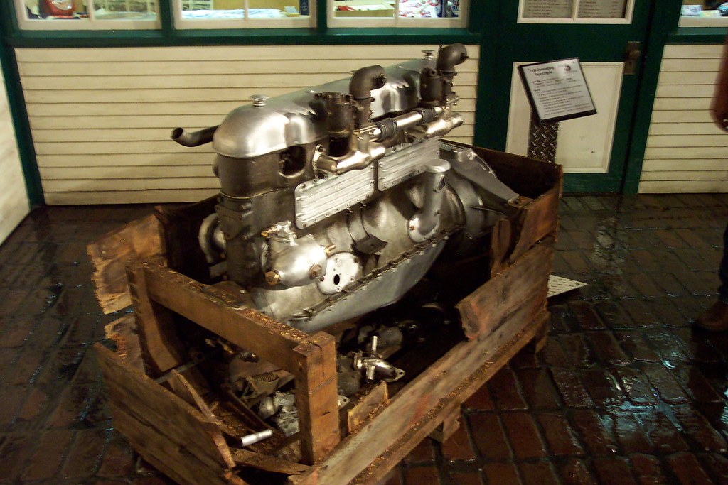 Duesenberg boat engine
